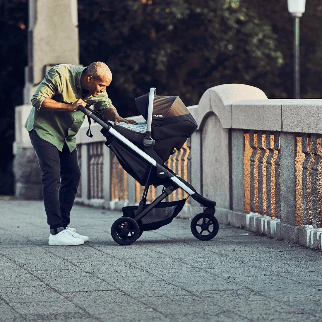 Thule Spring Stroller - Black / Misty Rose