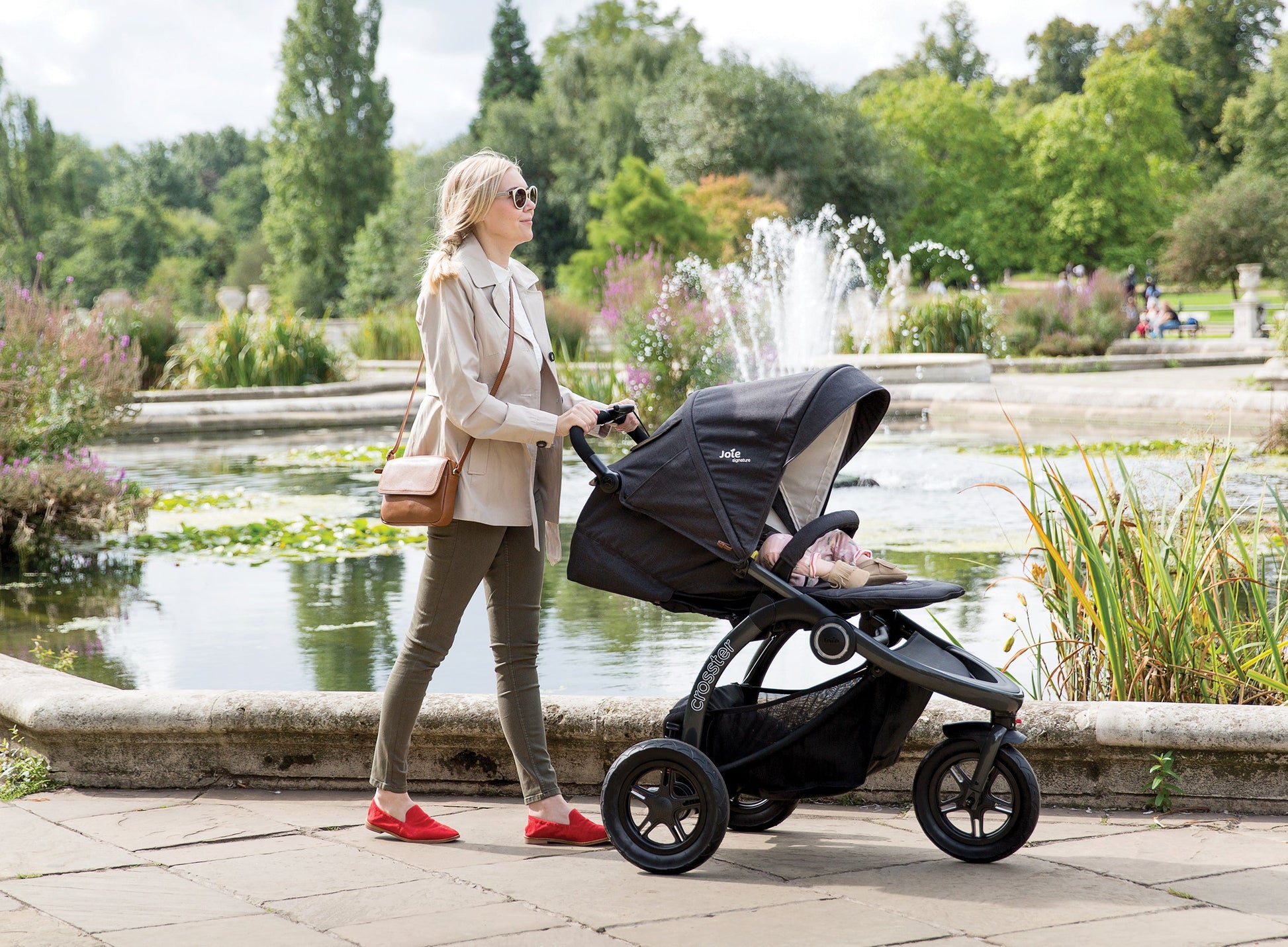 Joie Crosster All-Terrain Travel System – Noir (Includes i-Gemm 2 Car Seat)